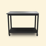 Desserte Goya 100 en métal noir avec plateau inox, équipée de roulettes et d’une étagère inférieure, présentée sur fond uni.